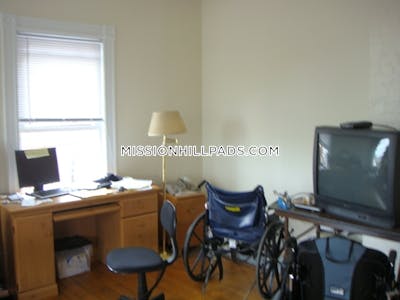 Mission Hill 4 Beds 2 Baths Boston - $6,200