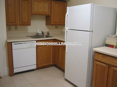 Mission Hill 3 Beds 1 Bath on Huntongton Ave in Boston Boston - $3,900