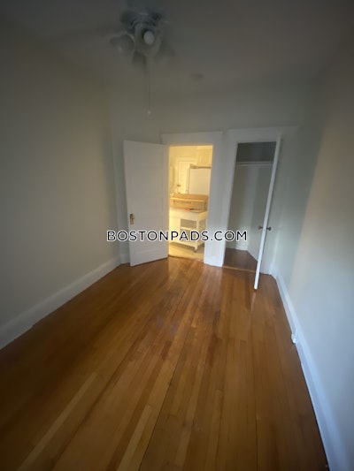 Brookline 3 Beds 1 Bath  Coolidge Corner - $4,400