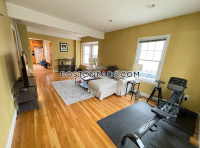 Medford 4 Beds 2.5 Baths  Tufts - $4,000