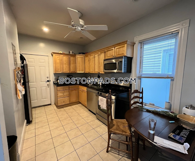 Dorchester/south Boston Border 3 Bed, 1 Bath Unit Boston - $3,100 No Fee