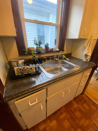 Somerville 6 Bed 2 Bath SOMERVILLE  Tufts - $4,800