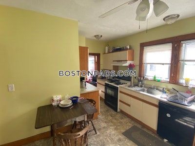 Medford Spacious 3 Bed 1 Bath available 6/1 on Quincy St in Medford!  Tufts - $3,750