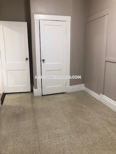 Roxbury 4 Bed 1.5 Bath BOSTON Boston - $3,600 50% Fee